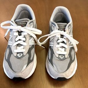 New Balance Grey 990 V6 $130 orig women’s Size 8 kids size 6
